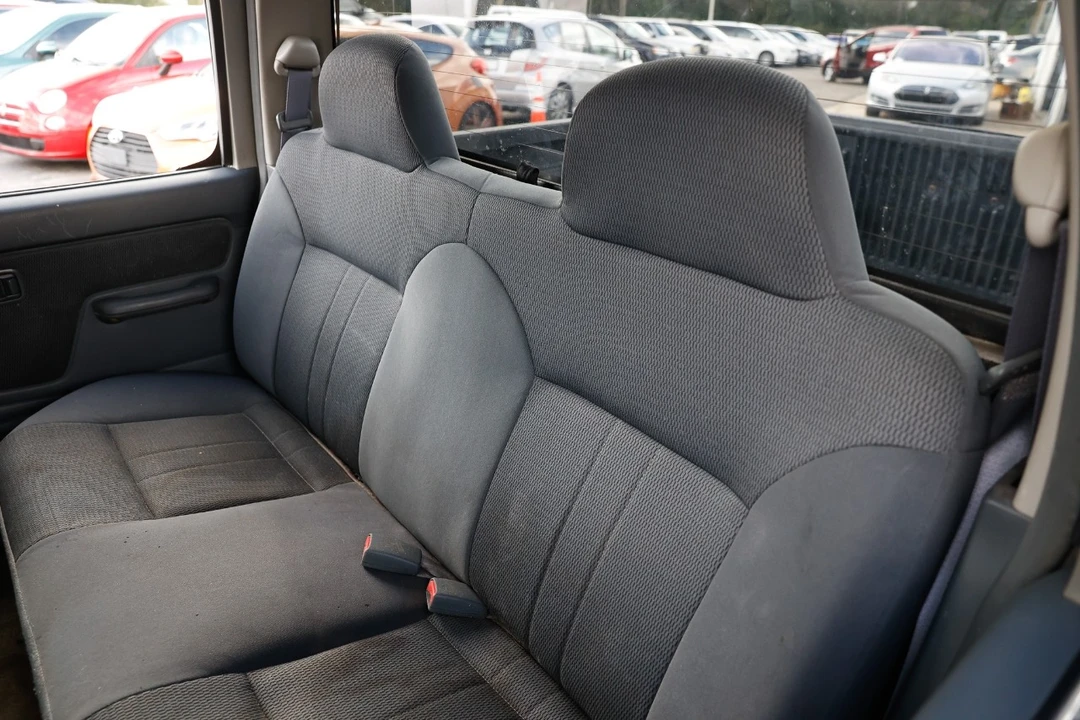 2002 Nissan Frontier 1st Gen - Image 8 of 12