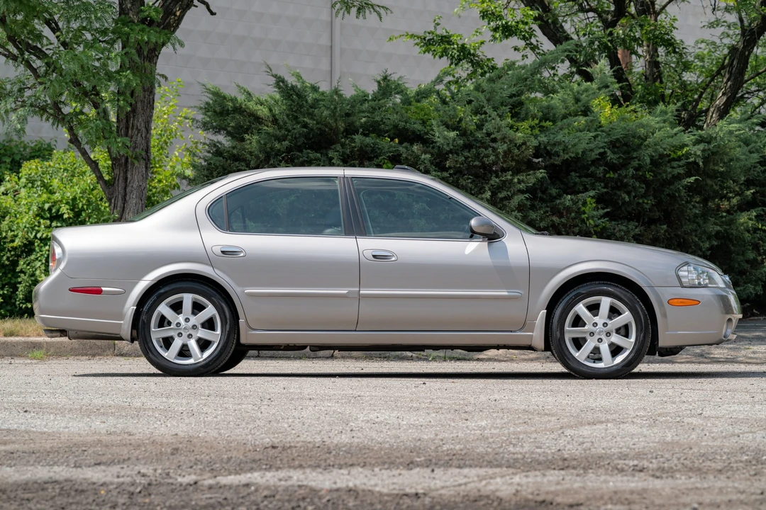 2002 Nissan Maxima 5th Gen - Image 11 of 31