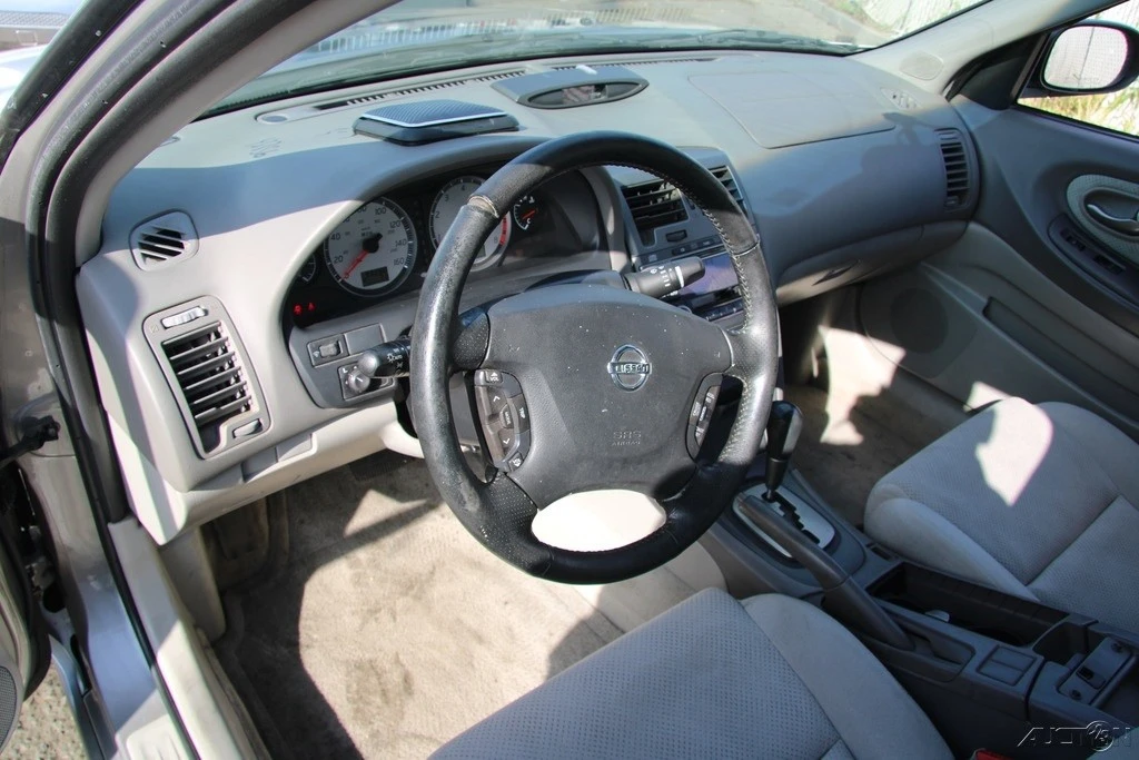 2002 Nissan Maxima 5th Gen - Image 16 of 21