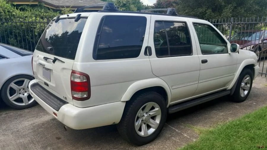 2002 Nissan Pathfinder 2nd Gen - Image 2 of 4