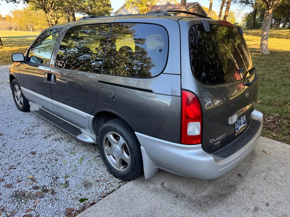 2002 Nissan Quest - Image 4 of 9