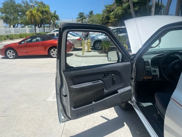 2002 Nissan Frontier 1st Gen - Image 10 of 21