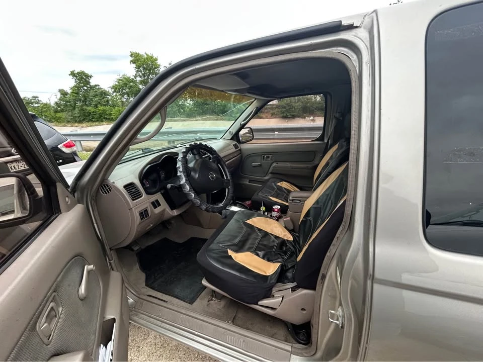 2002 Nissan Frontier 1st Gen - Image 3 of 5