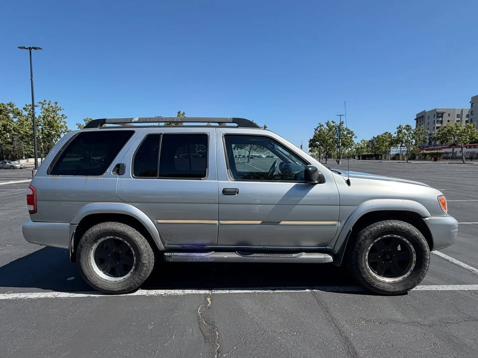 2002 Nissan Pathfinder 2nd Gen - Image 2 of 16
