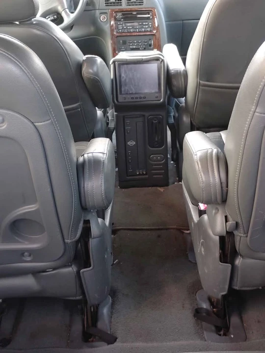 2002 Nissan Quest - Image 9 of 10