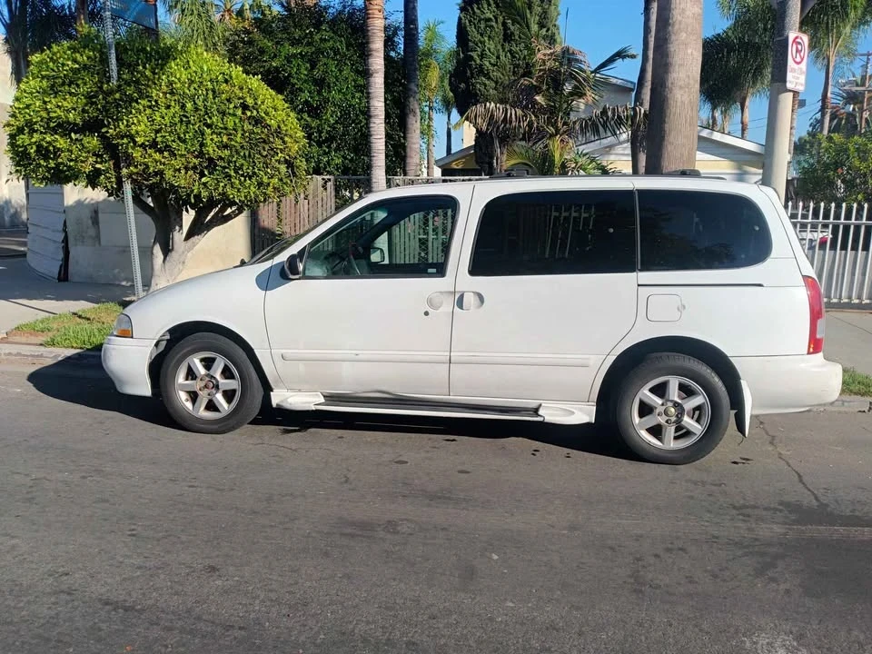 2002 Nissan Quest - Image 2 of 9