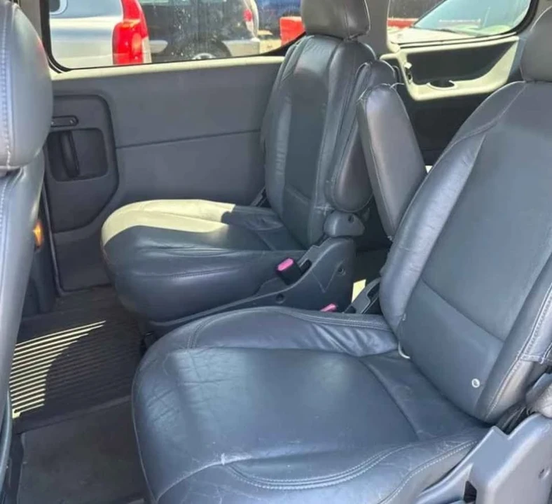 2002 Nissan Quest - Image 7 of 10
