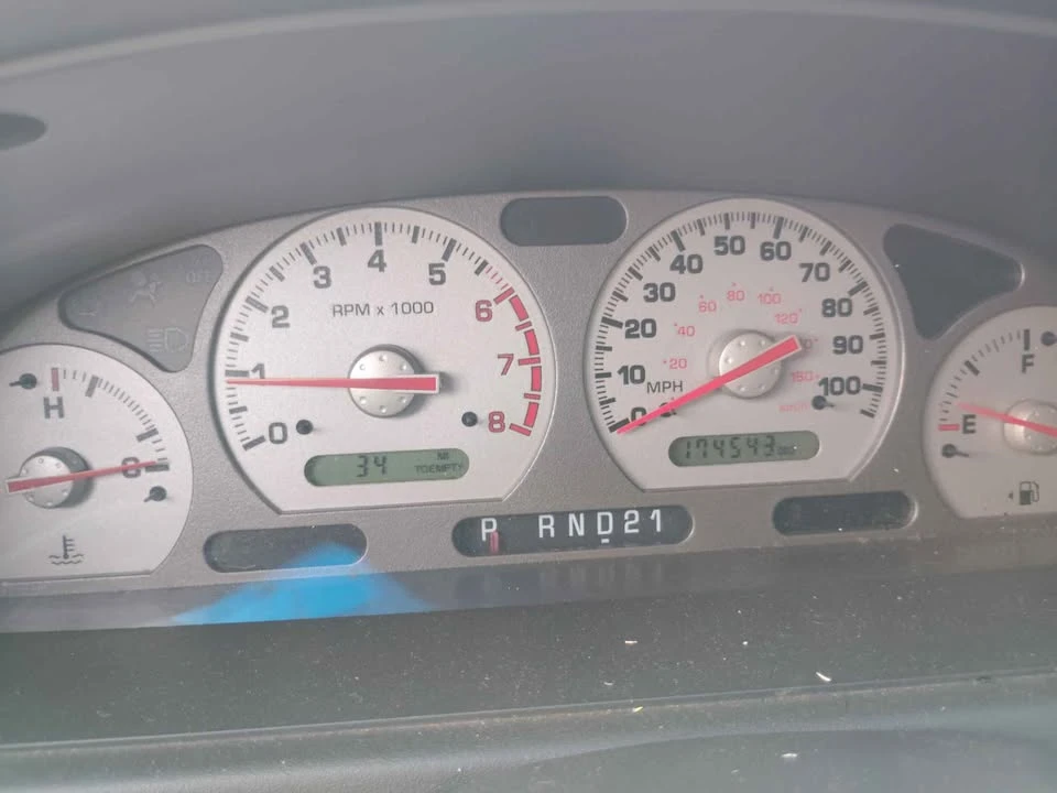 2002 Nissan Quest - Image 4 of 10