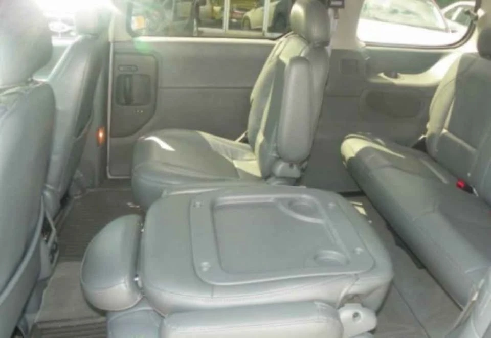 2002 Nissan Quest - Image 8 of 10