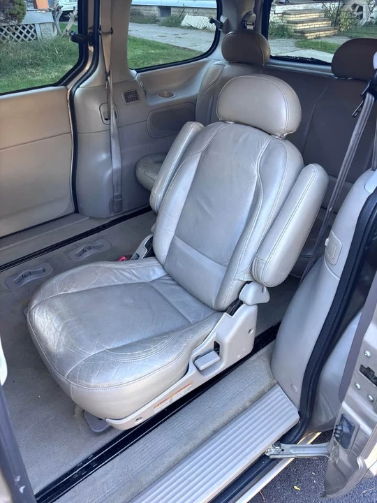 2002 Nissan Quest - Image 5 of 7