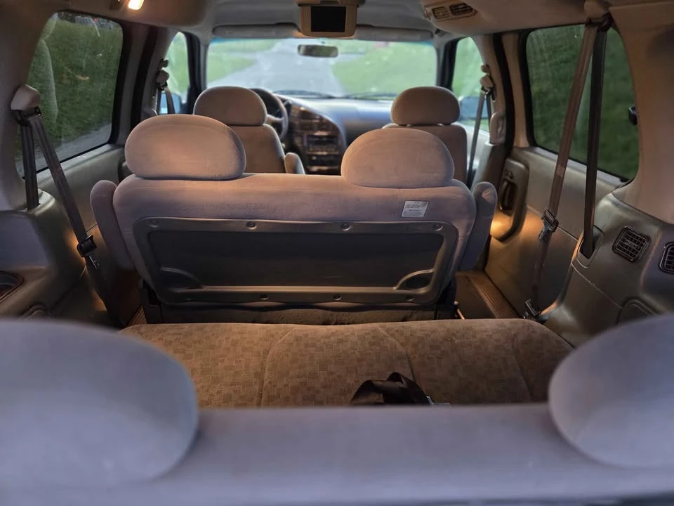 2002 Nissan Quest - Image 9 of 14