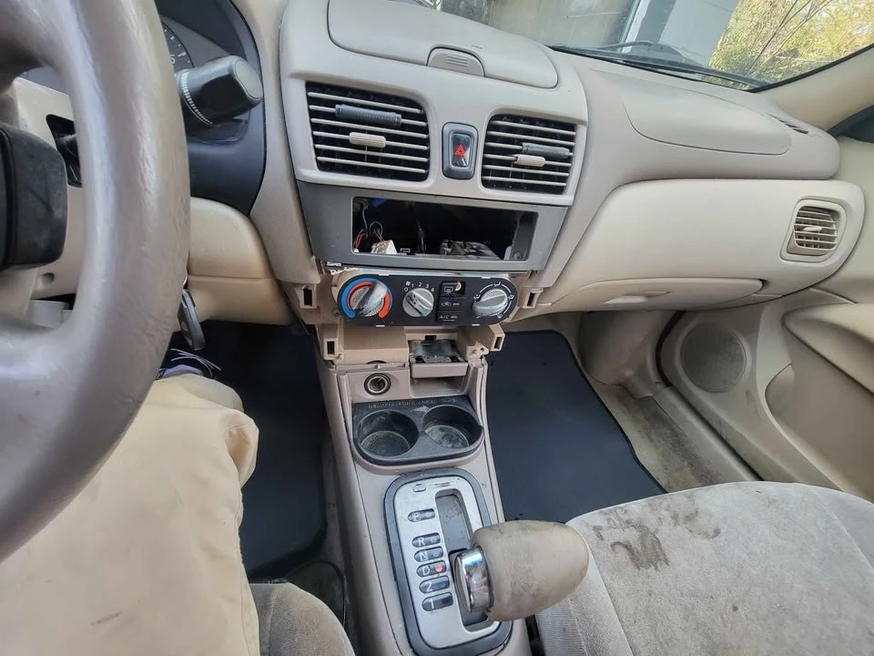 2002 Nissan Sentra 5th Gen - Image 4 of 8