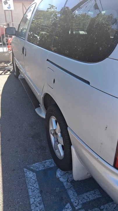 2002 Nissan Quest - Image 2 of 2
