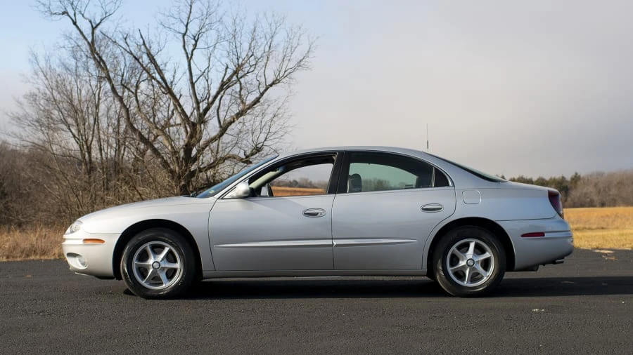 2002 Oldsmobile Aurora - Image 2 of 13
