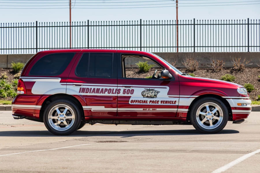 2002 Oldsmobile Bravada - Image 2 of 31