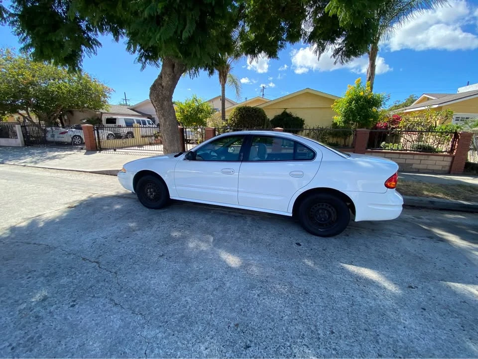 2002 Oldsmobile Alero - Image 2 of 12