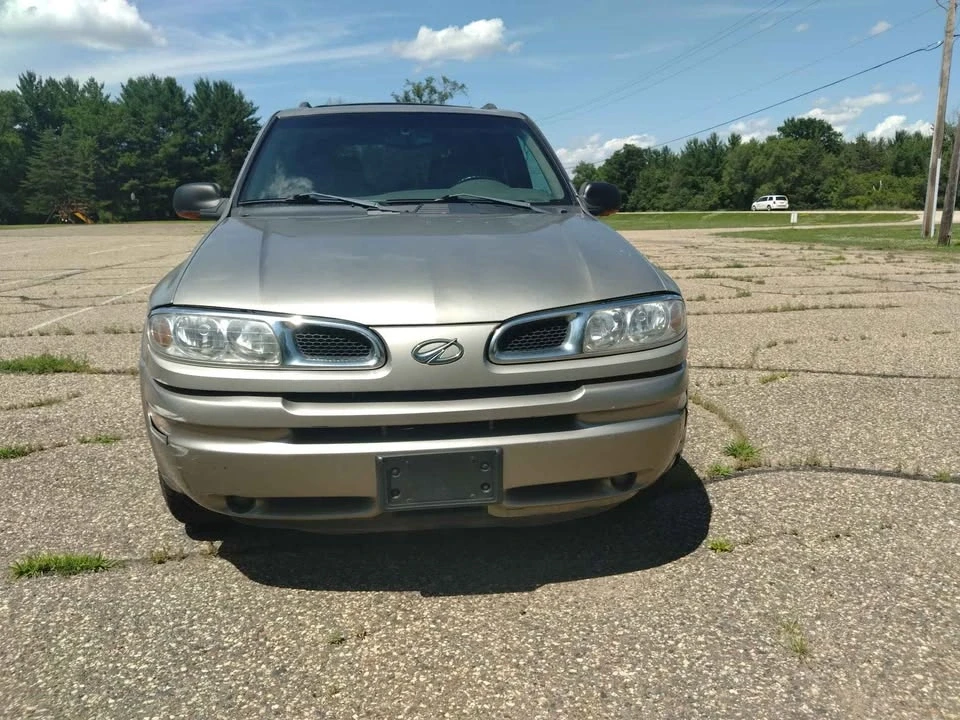 2002 Oldsmobile Bravada - Image 2 of 10