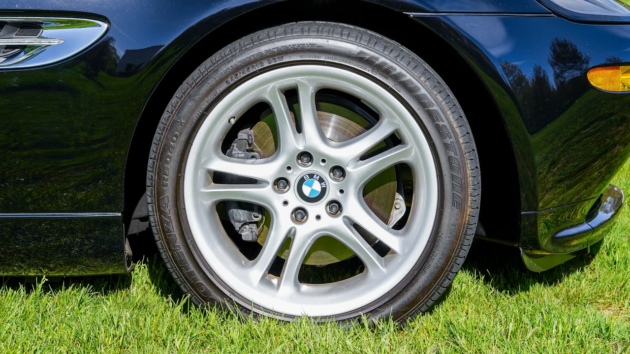 2002 BMW Z8 - Image 27 of 31