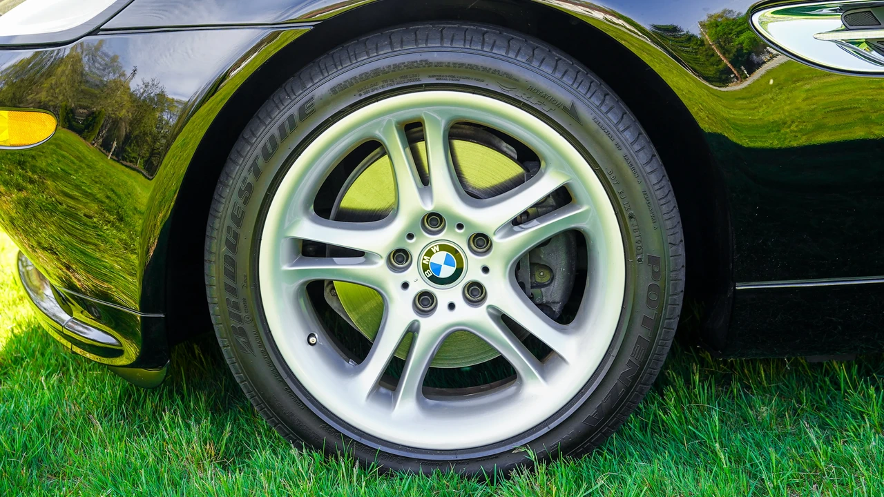2002 BMW Z8 - Image 28 of 31