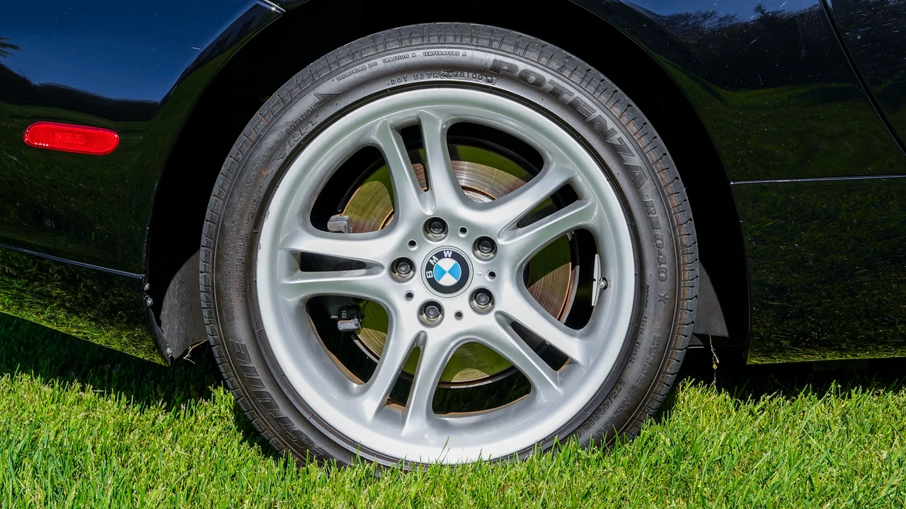 2002 BMW Z8 - Image 26 of 31