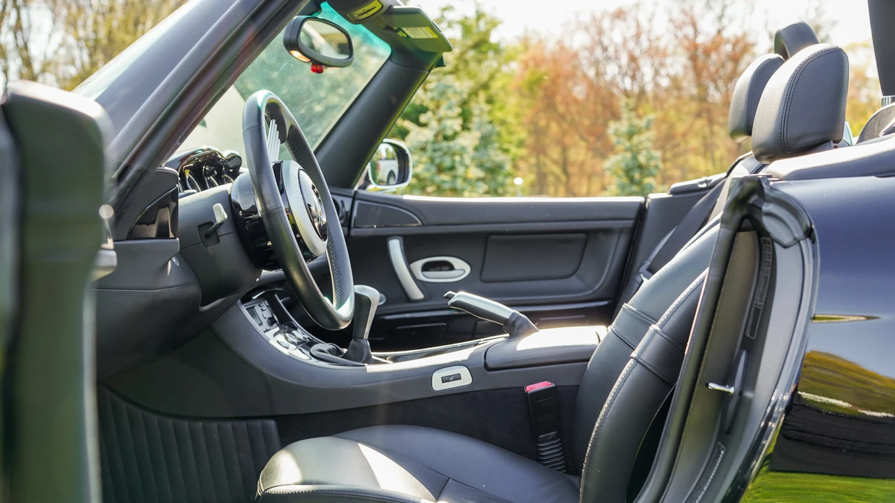 2002 BMW Z8 - Image 30 of 31