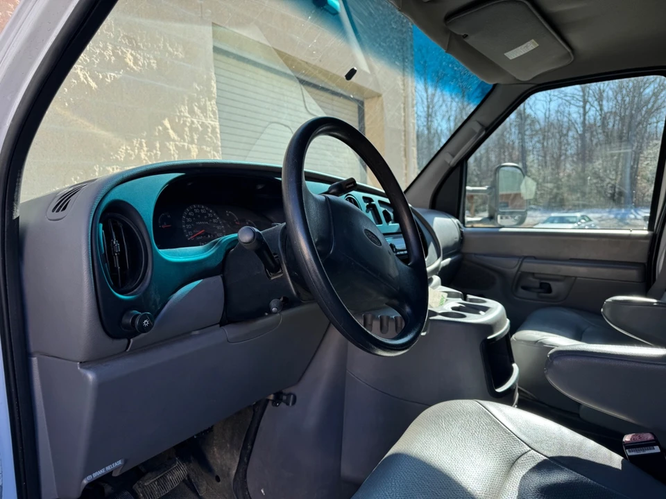 2002 Ford Econoline Van - Image 4 of 4