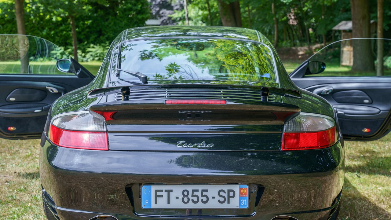 2002 Porsche 996 Turbo - Image 12 of 31