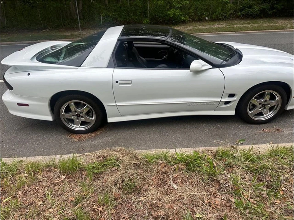 2002 Pontiac Firebird 4th Gen - Image 2 of 10