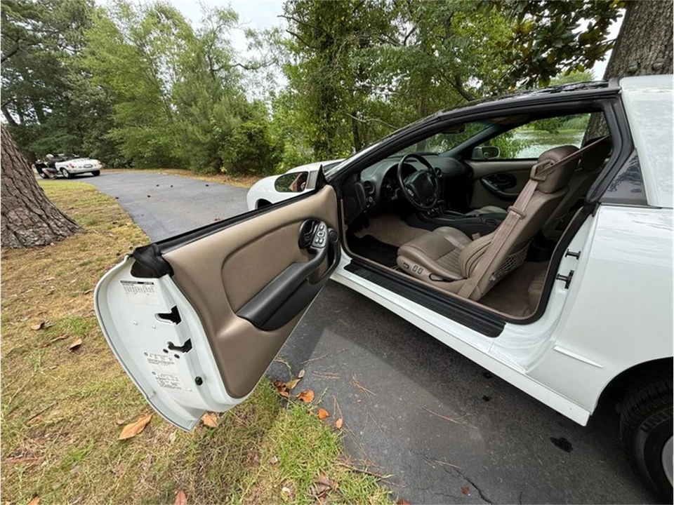 2002 Pontiac Firebird 4th Gen - Image 14 of 31