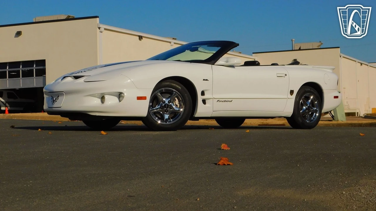 2002 Pontiac Firebird 4th Gen - Image 10 of 12