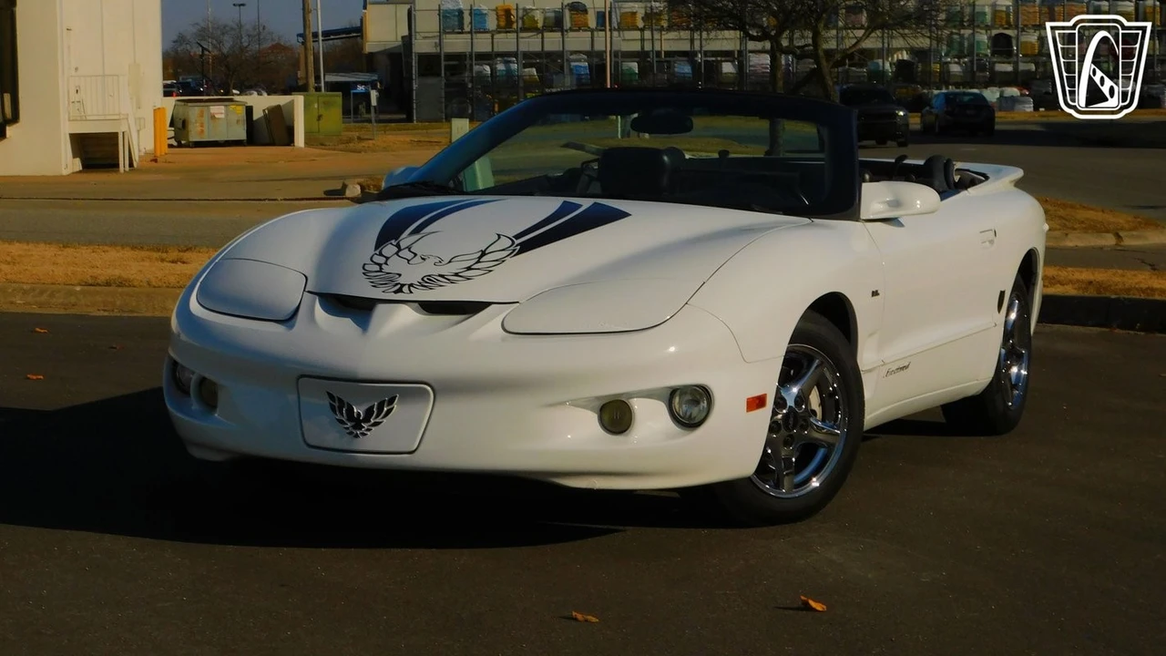 2002 Pontiac Firebird 4th Gen - Image 4 of 12