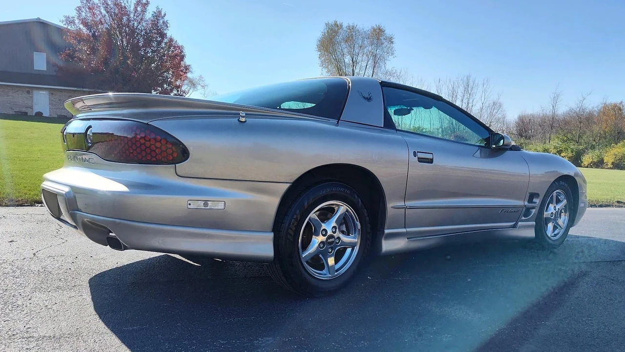 2002 Pontiac Firebird 4th Gen - Image 2 of 9