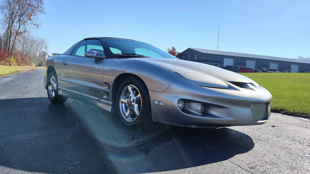 2002 Pontiac Firebird 4th Gen - Image 8 of 9