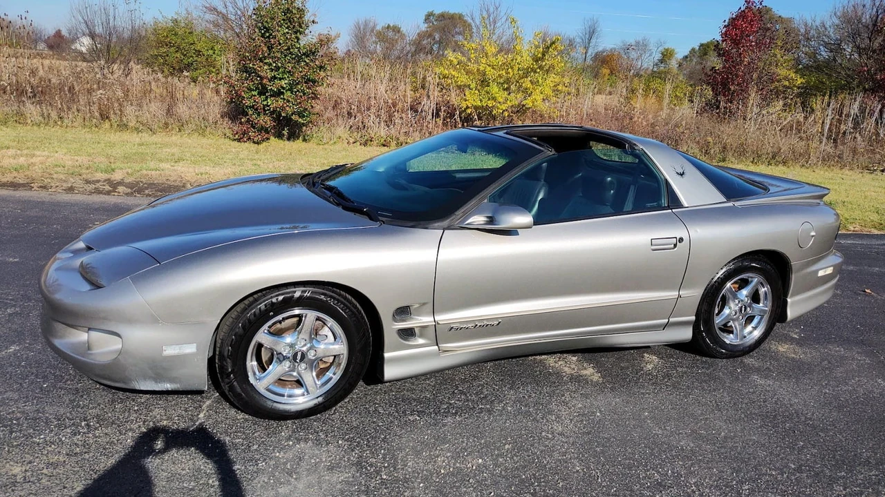 2002 Pontiac Firebird 4th Gen - Image 9 of 9