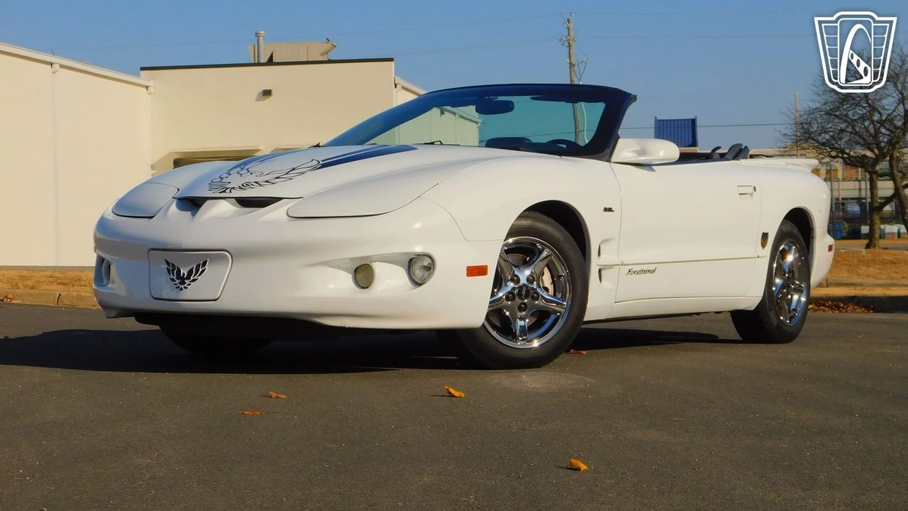 2002 Pontiac Firebird 4th Gen - Image 5 of 12
