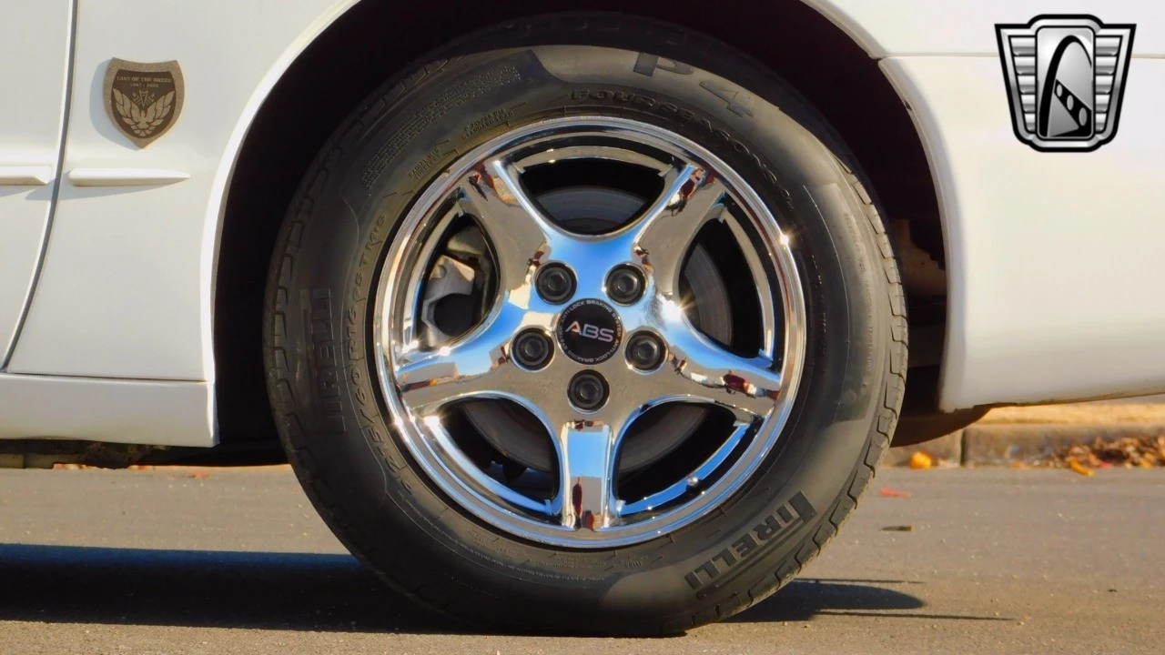2002 Pontiac Firebird 4th Gen - Image 16 of 21