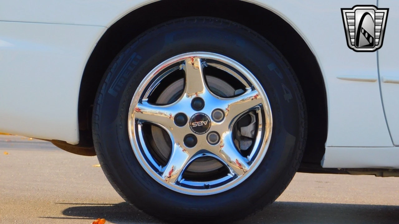 2002 Pontiac Firebird 4th Gen - Image 17 of 21