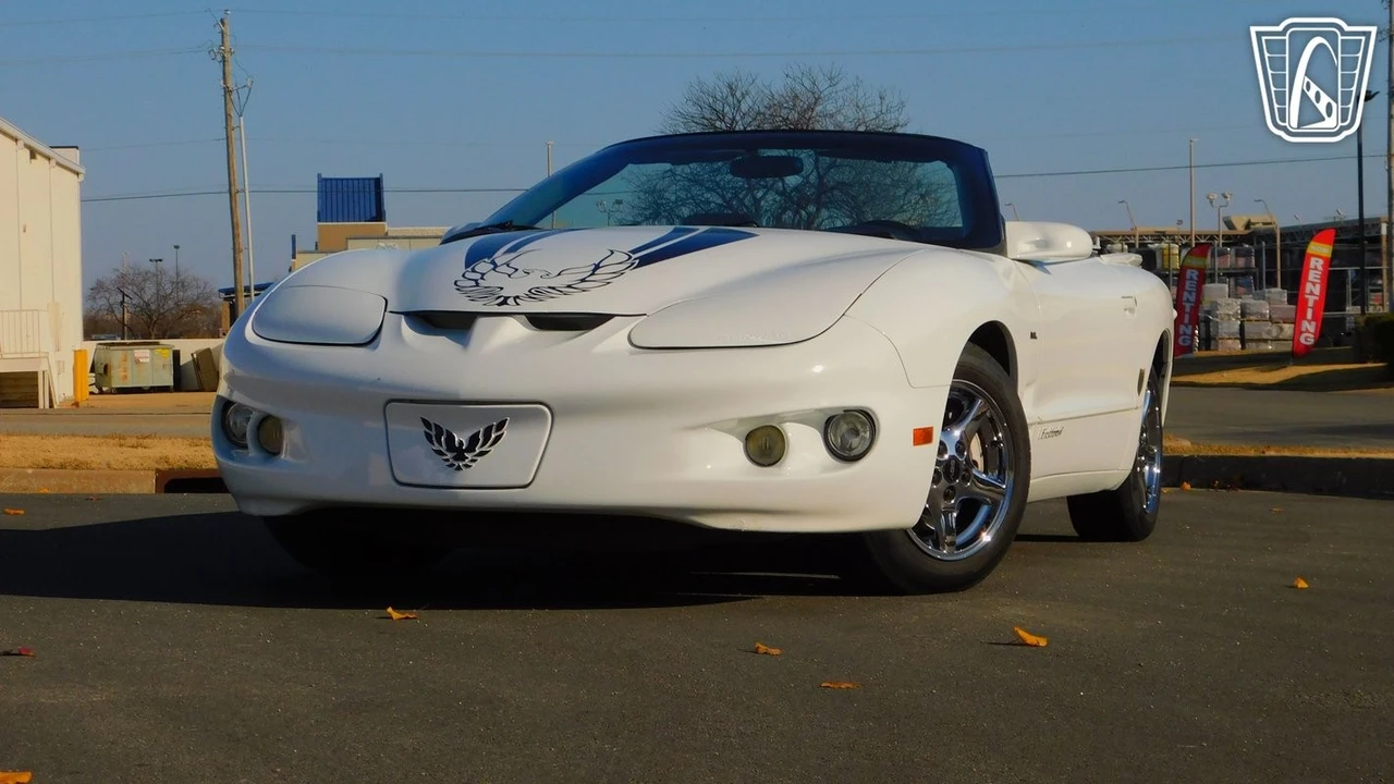 2002 Pontiac Firebird 4th Gen - Image 9 of 12