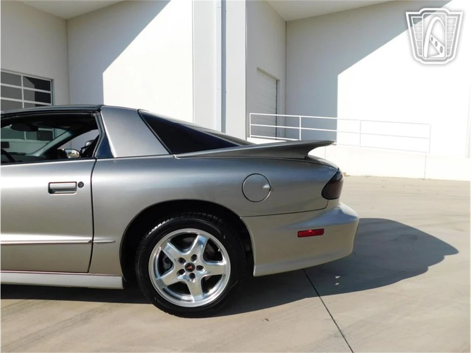 2002 Pontiac Firebird 4th Gen - Image 16 of 31