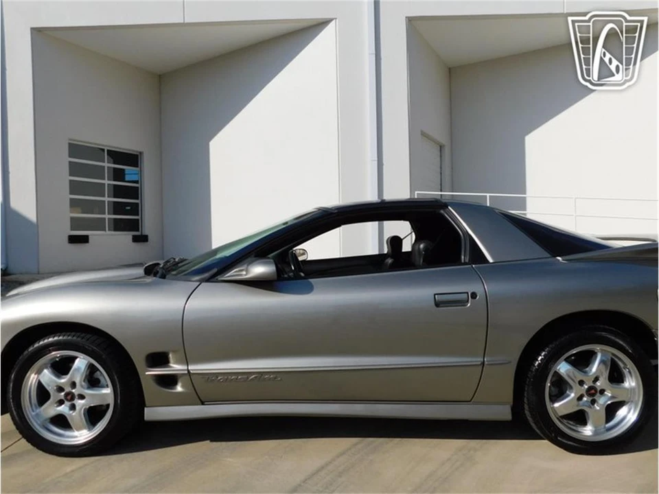 2002 Pontiac Firebird 4th Gen - Image 13 of 31