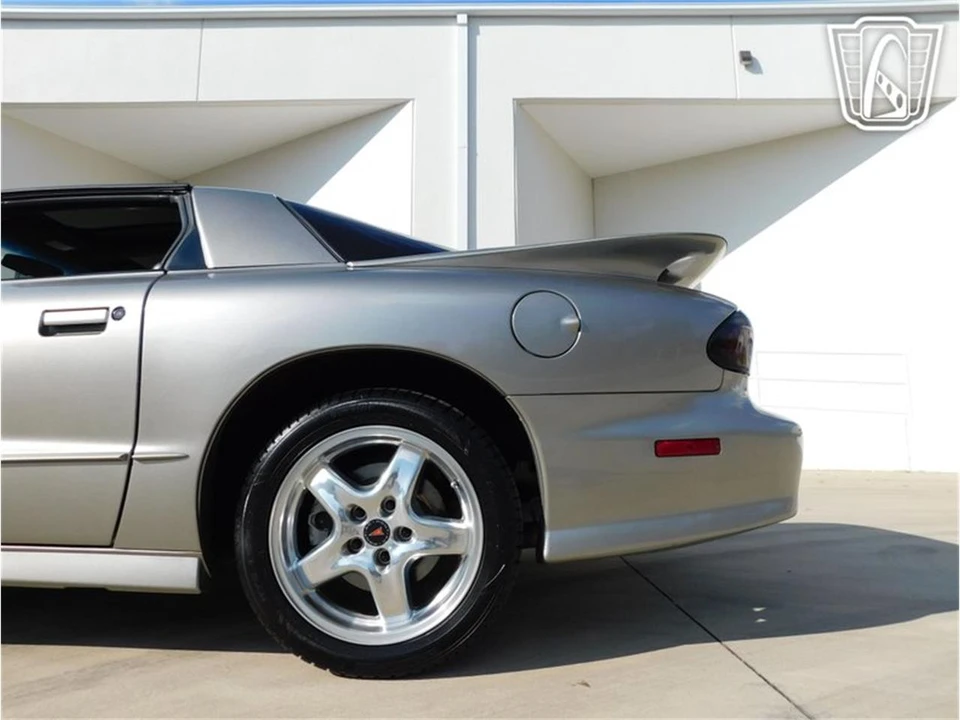 2002 Pontiac Firebird 4th Gen - Image 15 of 31