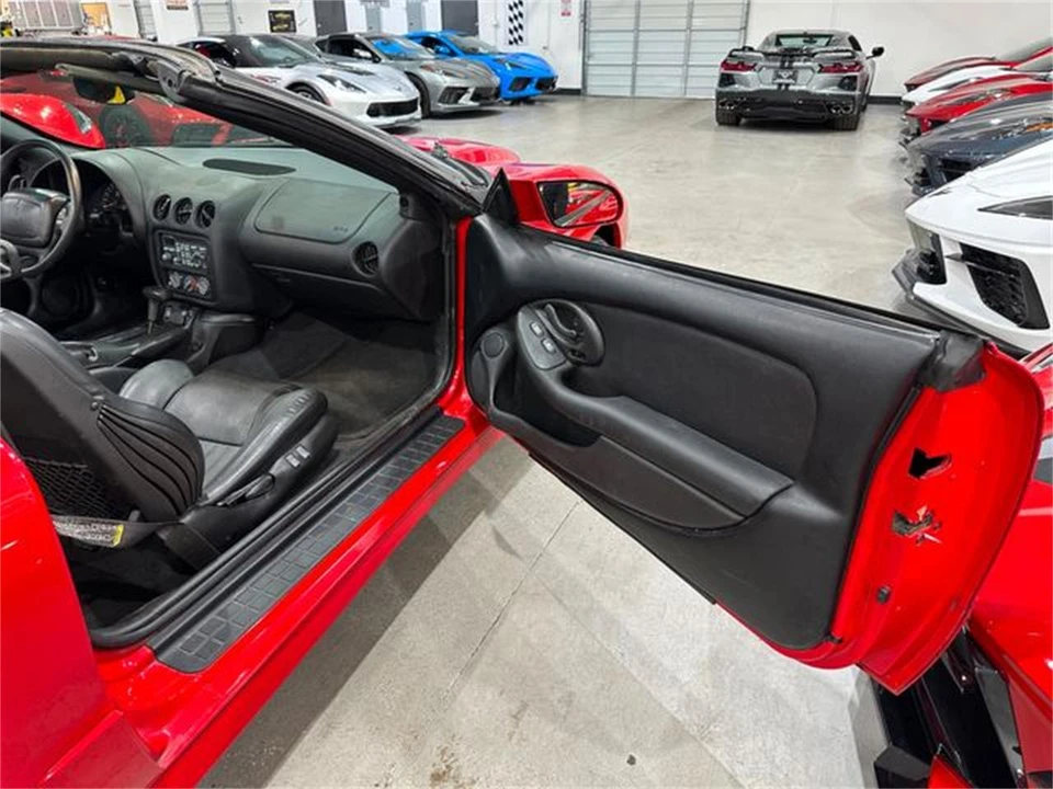 2002 Pontiac Firebird 4th Gen - Image 17 of 30
