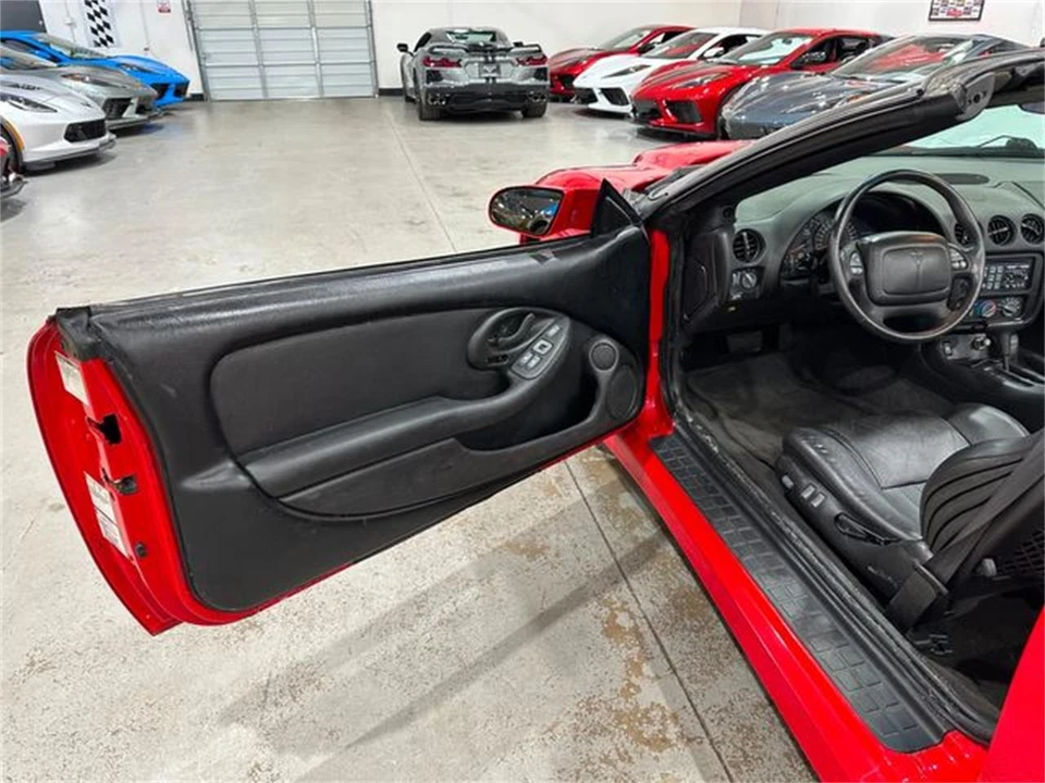 2002 Pontiac Firebird 4th Gen - Image 16 of 30