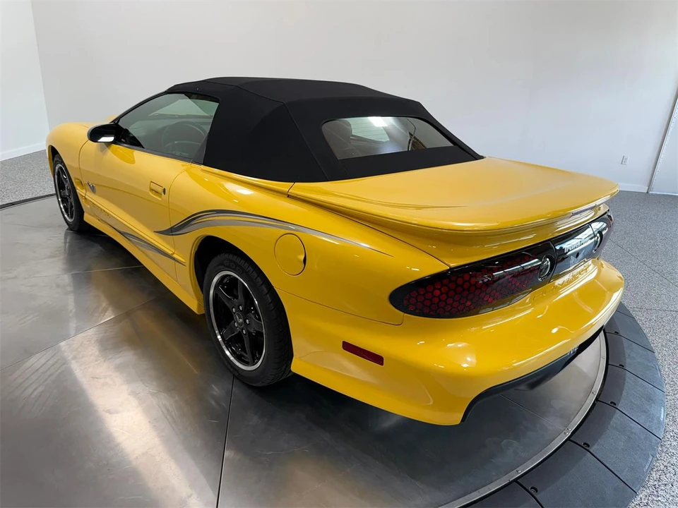 2002 Pontiac Firebird 4th Gen - Image 13 of 31