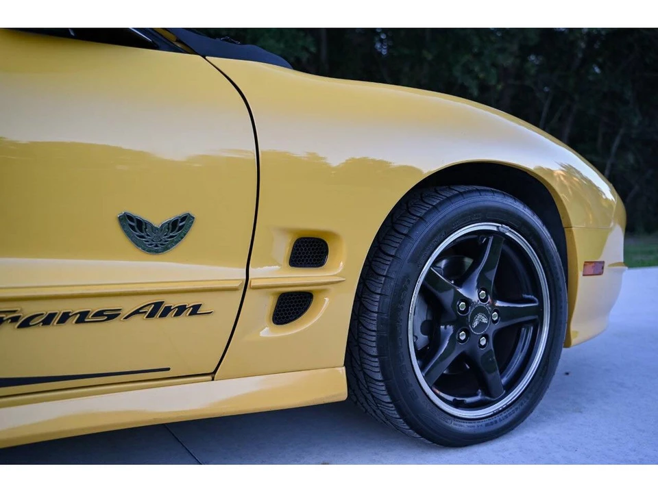 2002 Pontiac Firebird 4th Gen - Image 19 of 31
