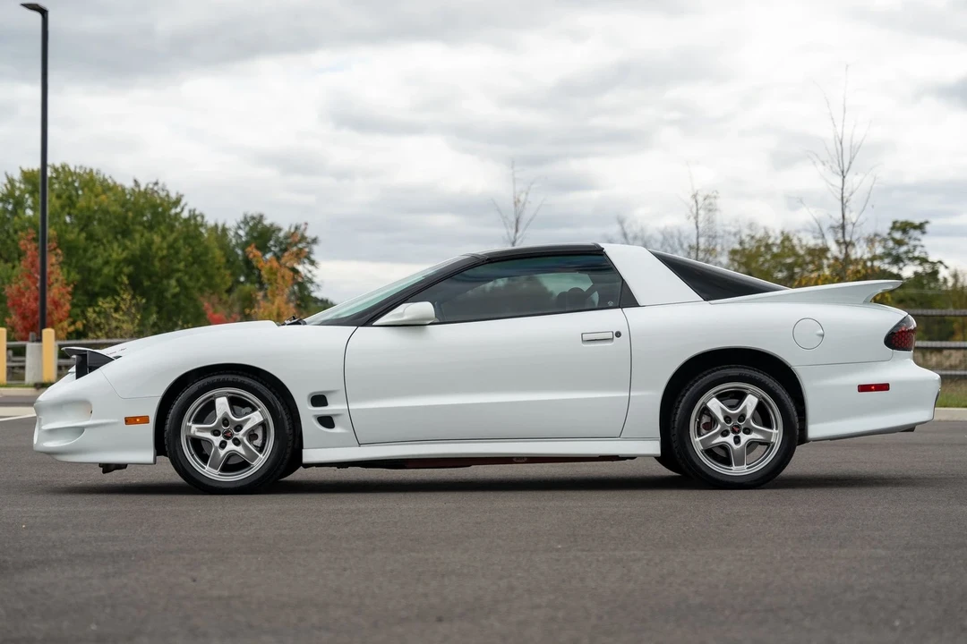 2002 Pontiac Firebird 4th Gen - Image 16 of 21