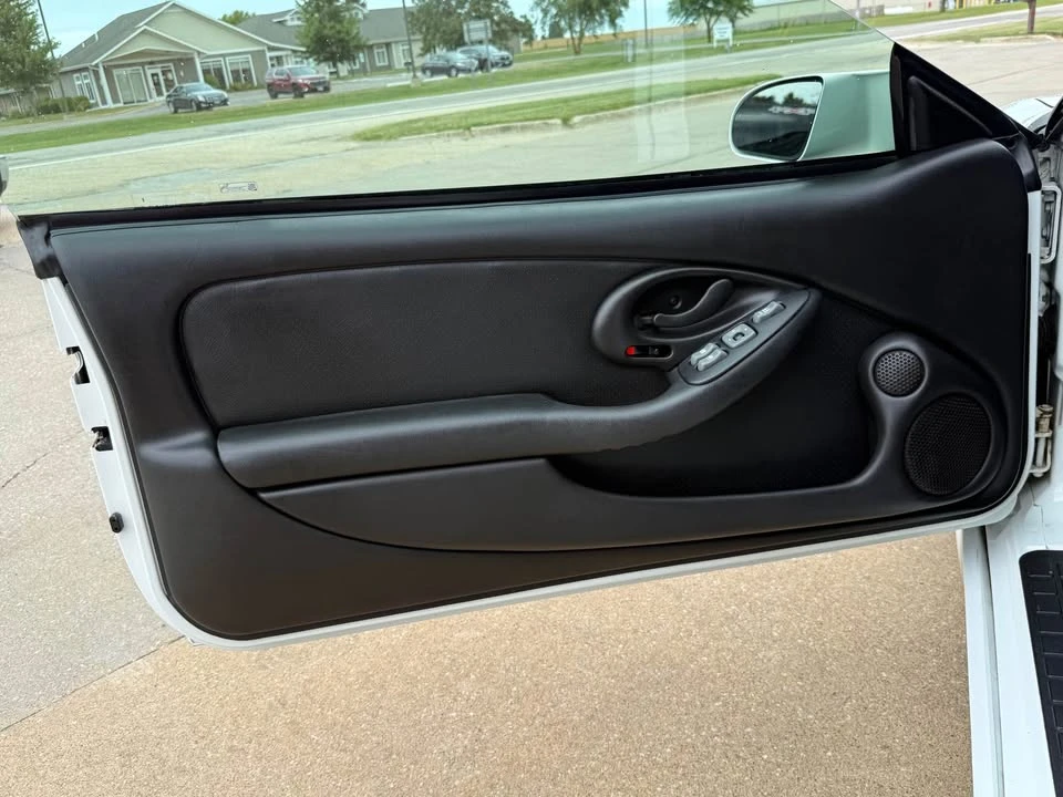 2002 Pontiac Firebird 4th Gen - Image 13 of 20