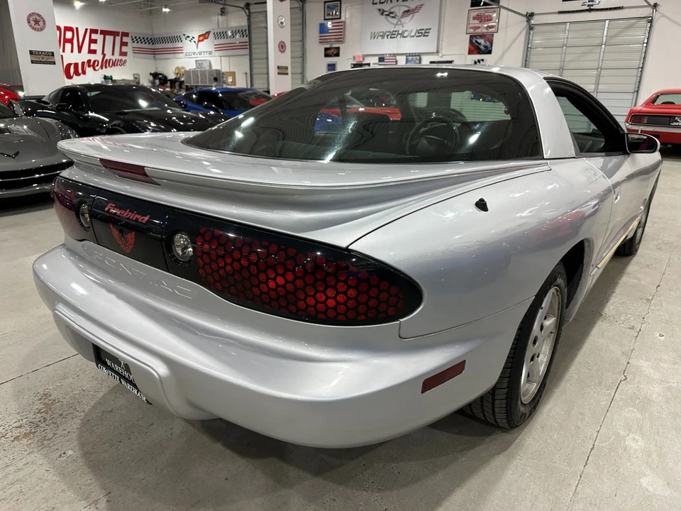 2002 Pontiac Firebird 4th Gen - Image 7 of 11