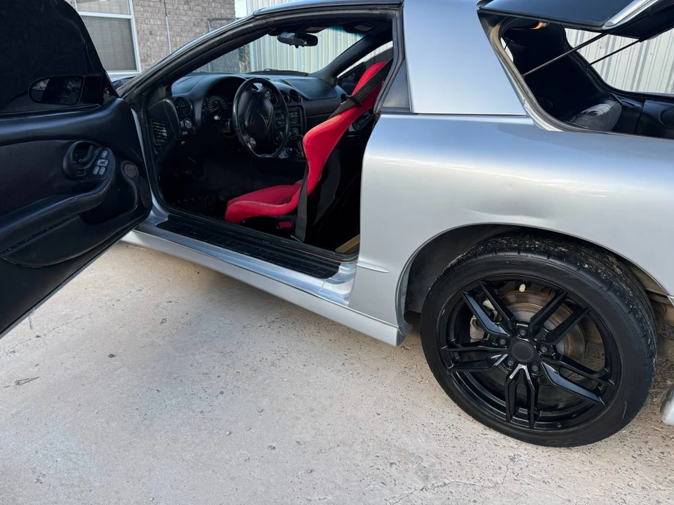 2002 Pontiac Firebird 4th Gen - Image 5 of 11