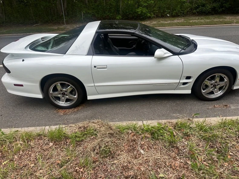 2002 Pontiac Firebird Trans Am 4th Gen - Image 2 of 10